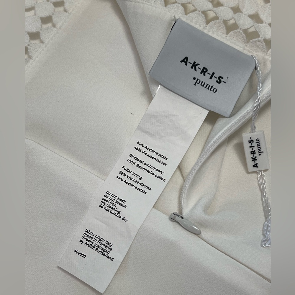 AKRIS Punto White Embroidered Dress NWOT Size 4 - Picture 16 of 16